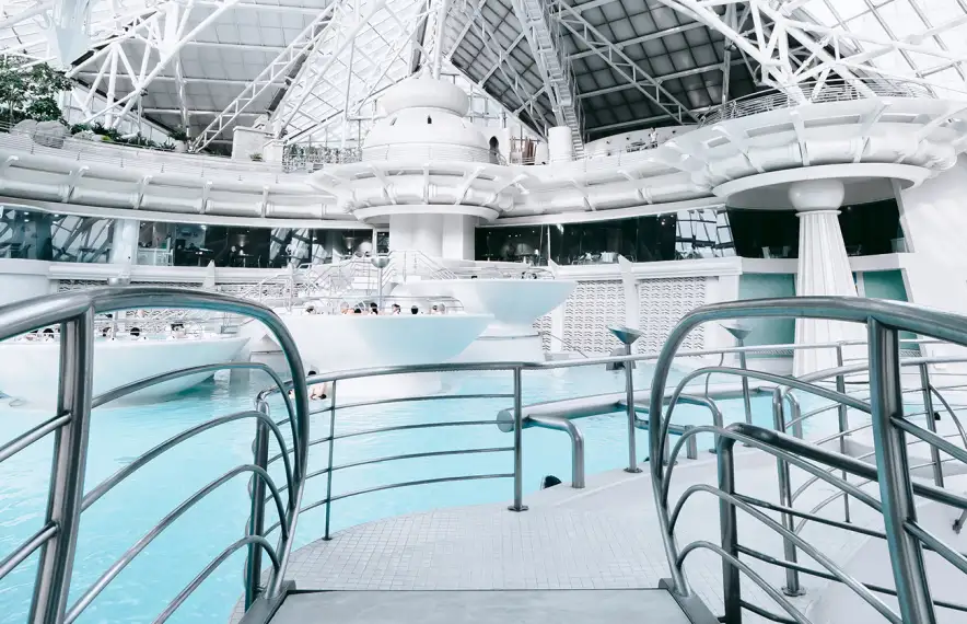 Interior de les instal·lacions de Caldea.