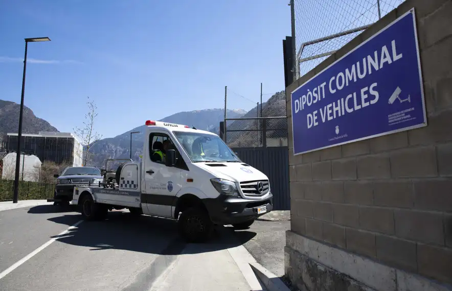 El nou dipòsit comunal de vehicles.