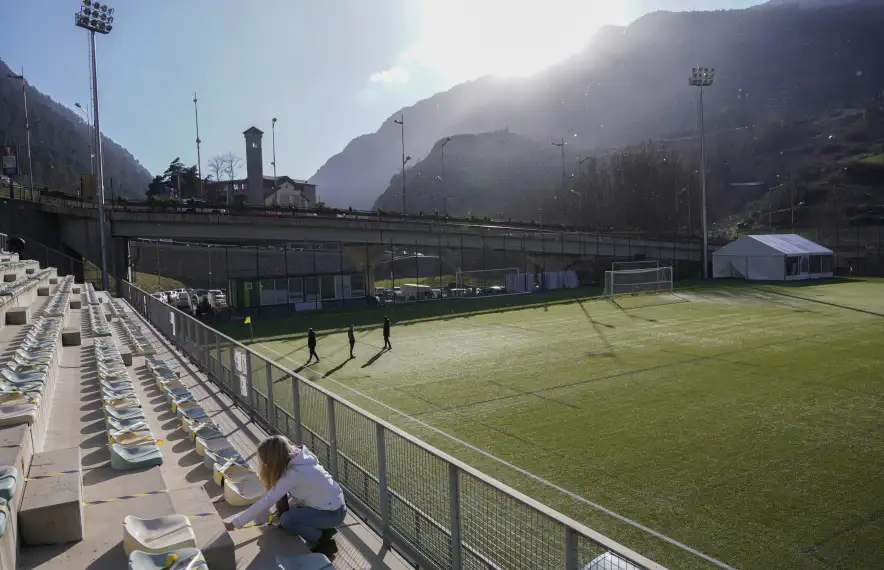 Prada de Moles haurà de viure una transformació a molts nivells per poder acollir partits de la primera RFEF. Foto: FC Andorra