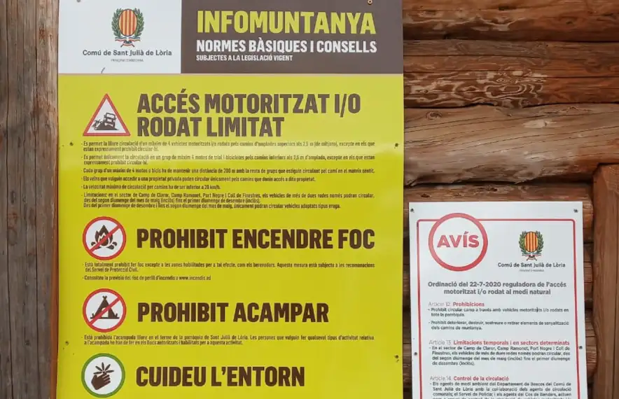 Els cartells de restricció a l'accés rodat al medi natural instal·lats pel comú lauredià.