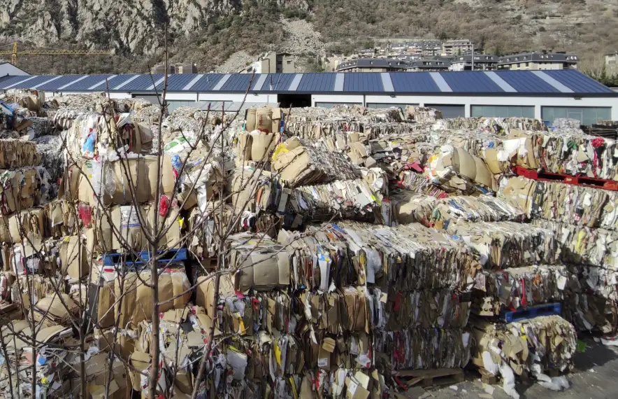 Una planta de reciclatge de paper ubicada a Santa Coloma.
