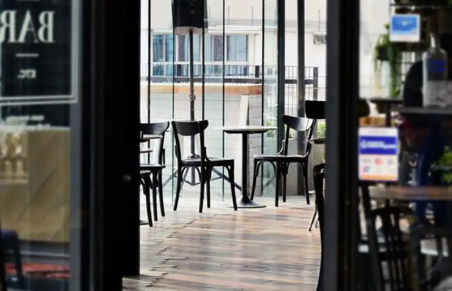 L'interior d'un bar.