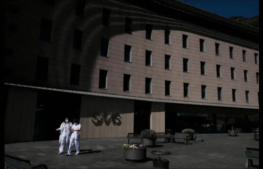 A l'hospital segueixen baixant els ingressos.