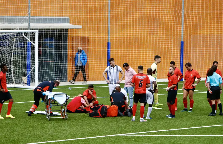 Carlos Gomes, del Penya Andorra, es va lesionar contra la UE Engordany. Foto: Twitter FAF