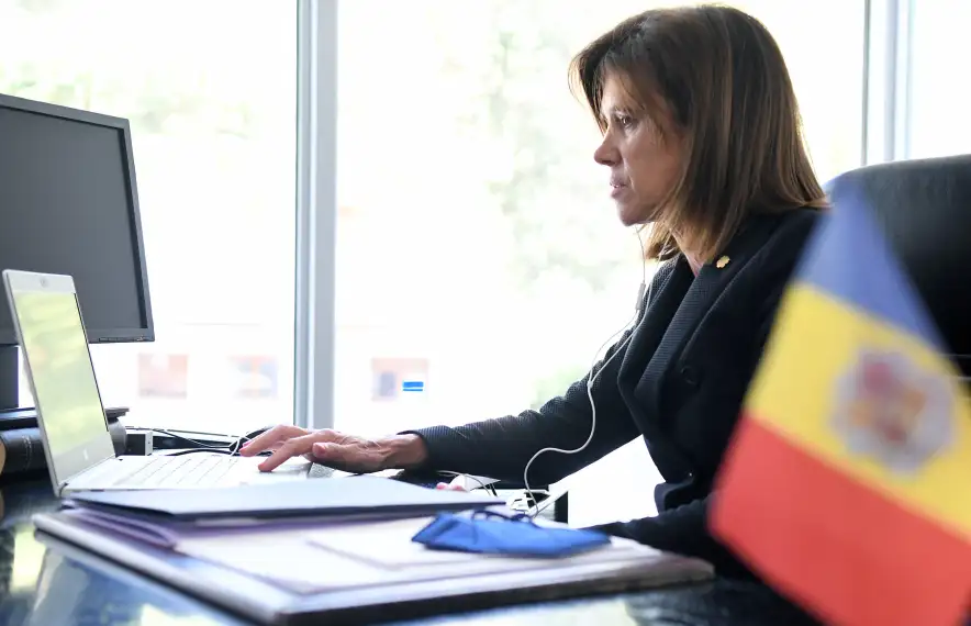 La ministra d'Educació i Ensenyament Superior, Ester Vilarrubla, durant la seva intervenció.