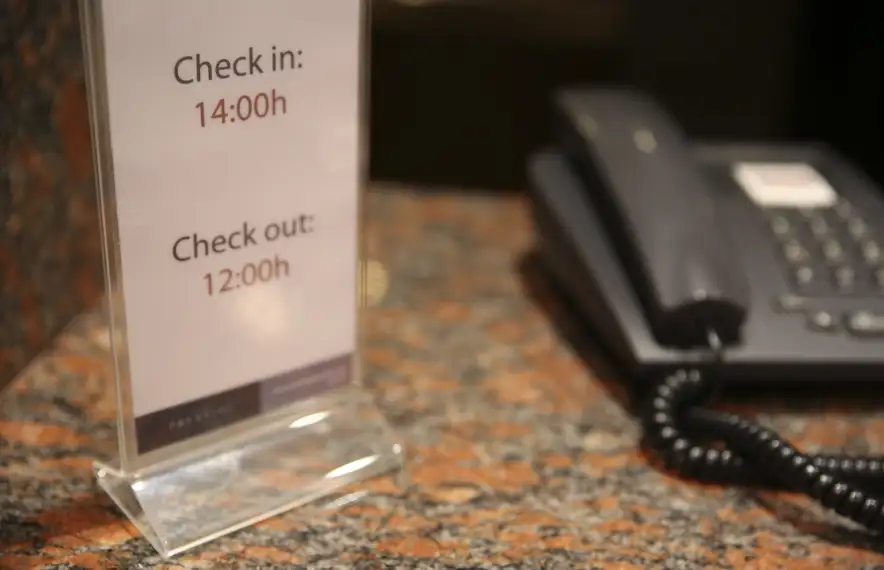 La recepció d'un establiment hoteler del país.