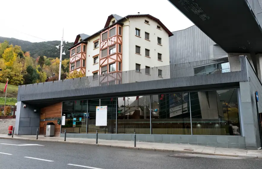 Exterior de la biblioteca Antoni Morell de la Massana.