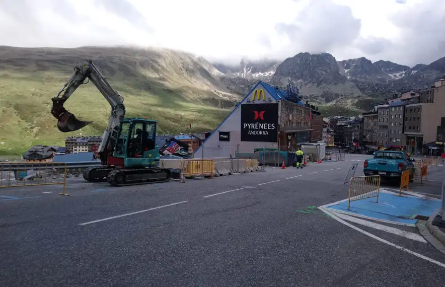 Els treballs al carrer Sant Jordi del Pas de la Casa.