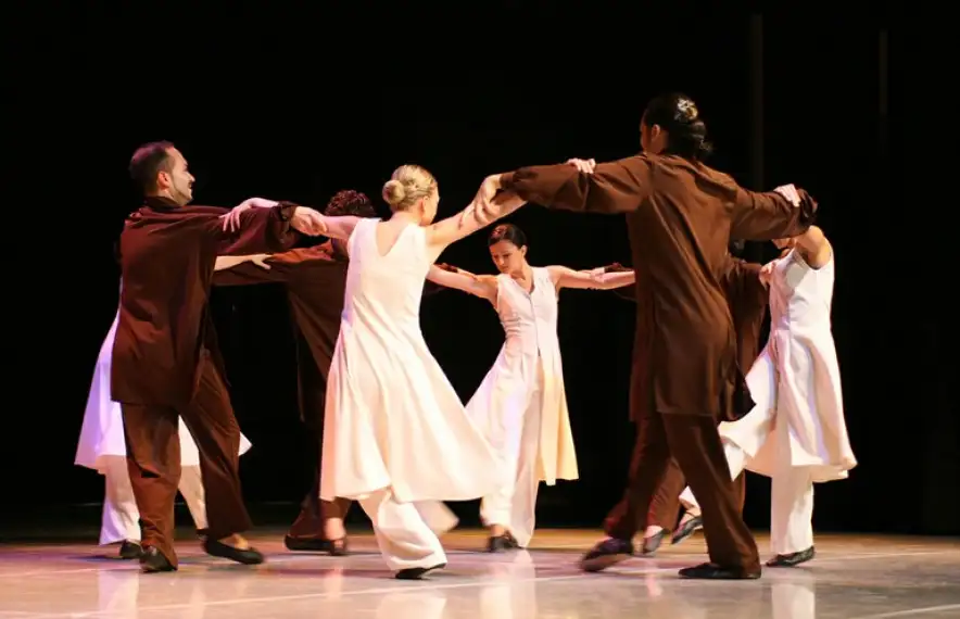 La formació encampadana estrena una nova coreografia, 'Folk'.