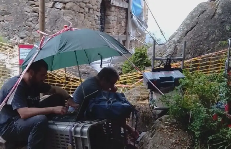 Els geòlegs d’Igeotest van practicar dimecres una prospecció al subsol de Sant Vicenç.