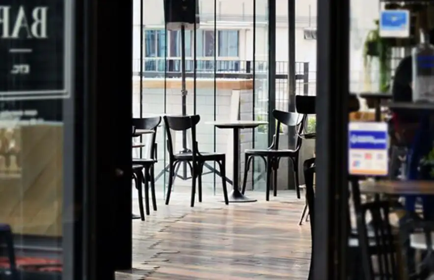 El sector serveis és un dels que més ha patit i ha caigut un 12,9% en el primer trimestre.