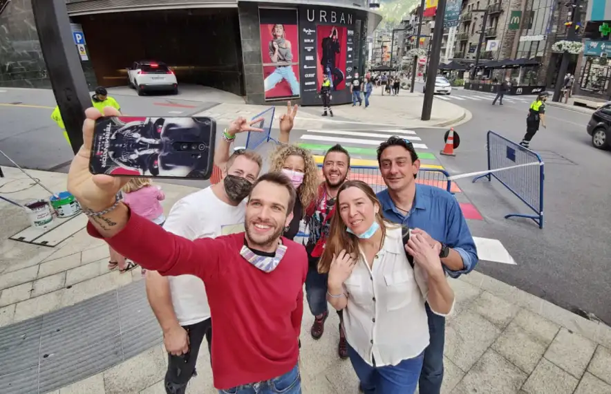 El pas de vianants està situat a l'avinguda Meritxell amb carrer Dr. Molines.