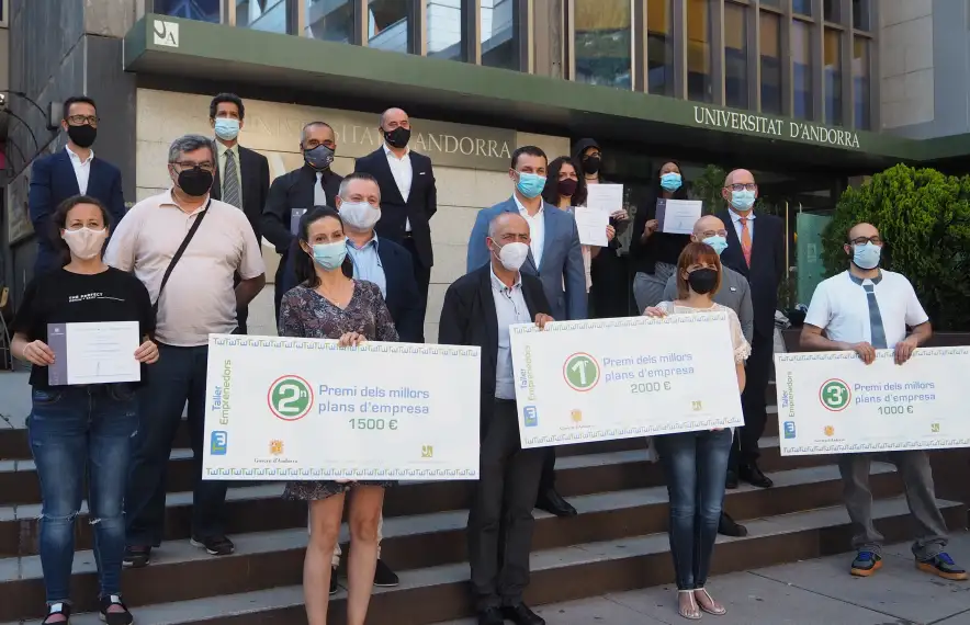 Les persones que han participat al taller amb Gallardo i Nicolau.