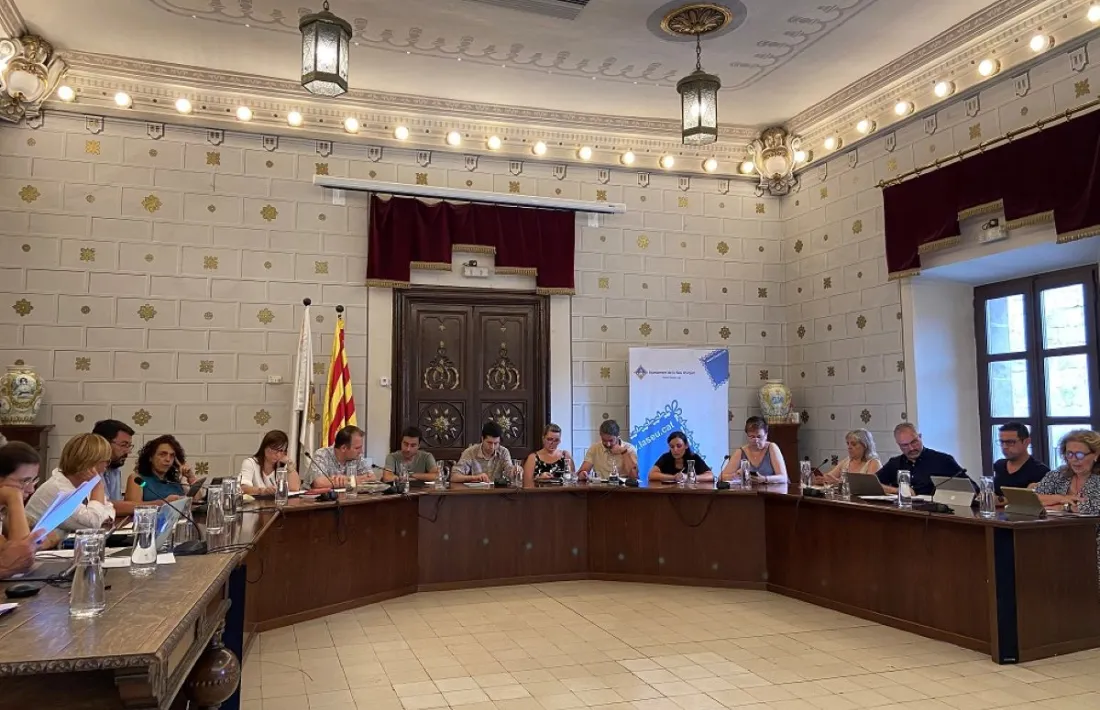  Imatge del ple en què es va aprovar el cartipàs municipal, amb els sous per al mandat. 