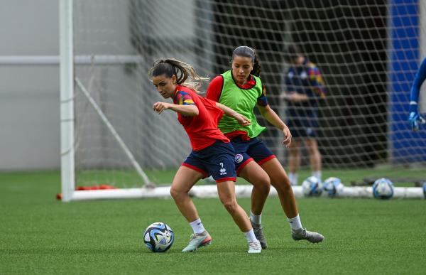p. 28 entrenament seleccio femenina foto faf