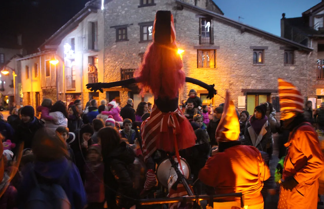 Ordino celebra l’encesa de llums amb un espectacle de carrer