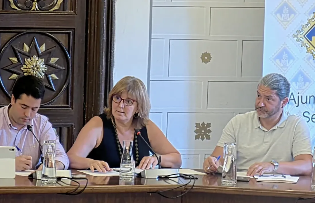 Barrera, amb Gemma Tó i Jordi Mas. Al costat, l'absència de Christina Moreno.