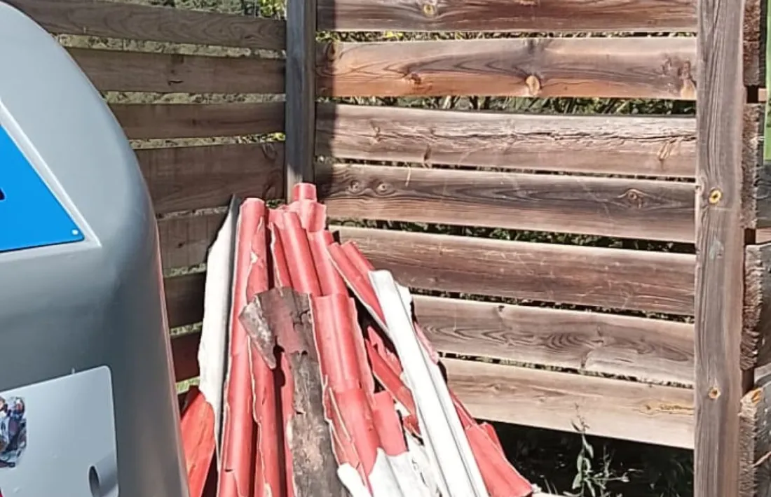 L'abocament, a Bellpui, porta més d'un més sense haver estat recollit. 