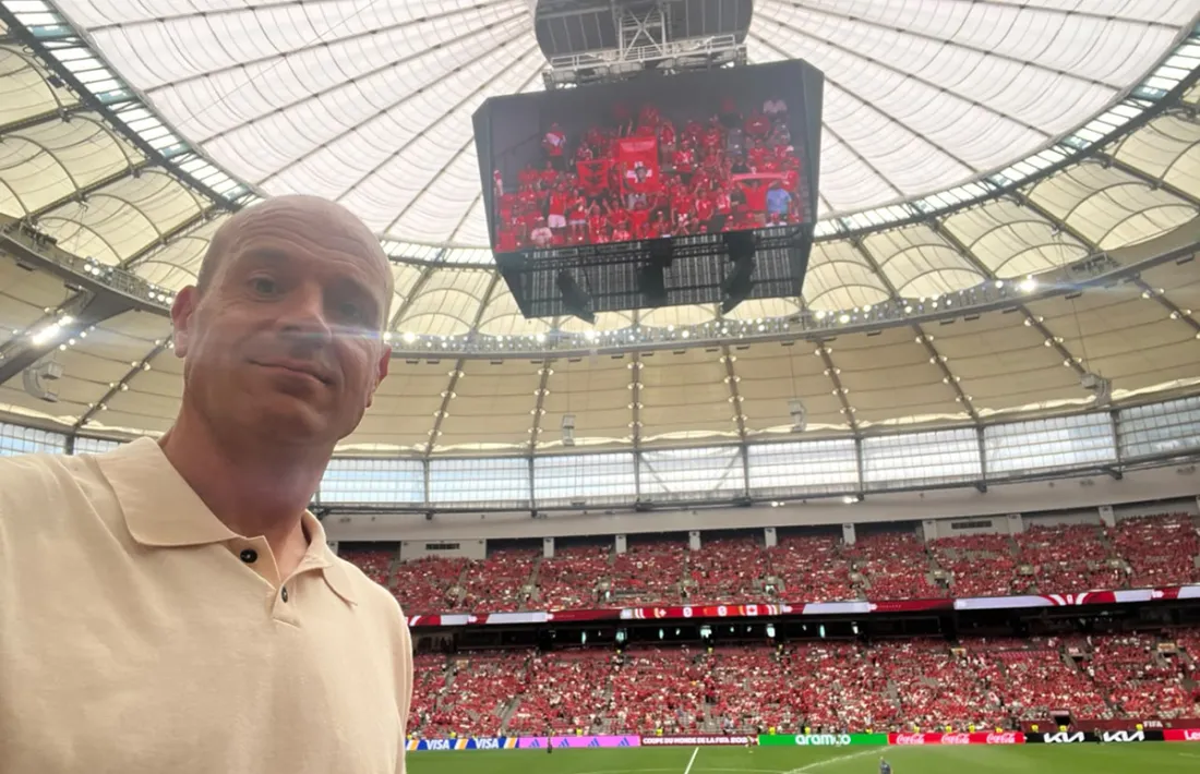Ilde Lima, convidat per la FIFA, va assistir ahir al partit entre Suïssa i Canadà a l'Estadi BC Place de Vancouver.
