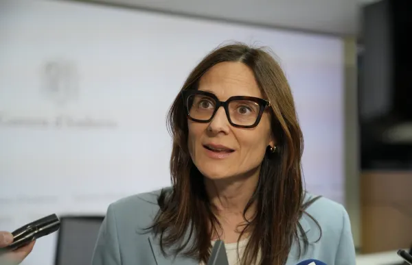 p. 03 ester molne govern