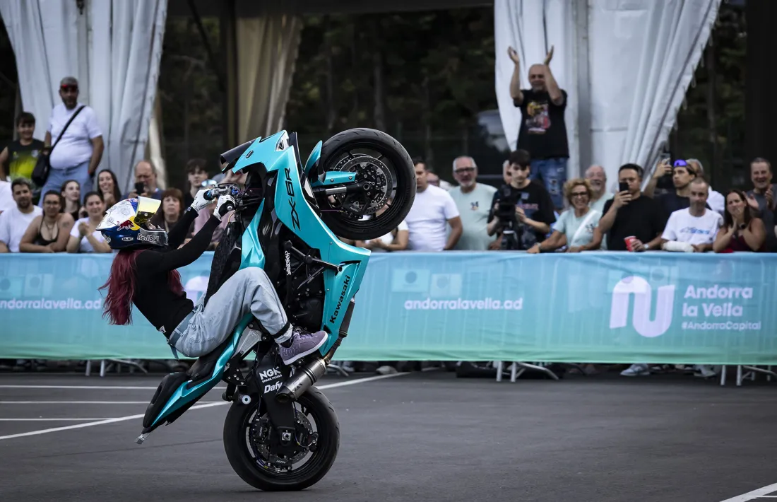Exhibició d’acrobàcies Stunt de Sarah Lezito , al Can Rodes.