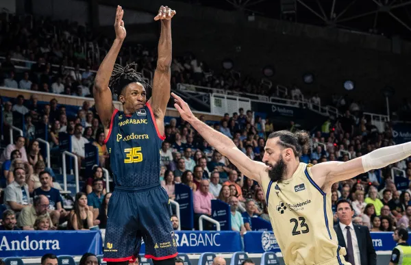 p. 28 yves pons acb photo dani catalan
