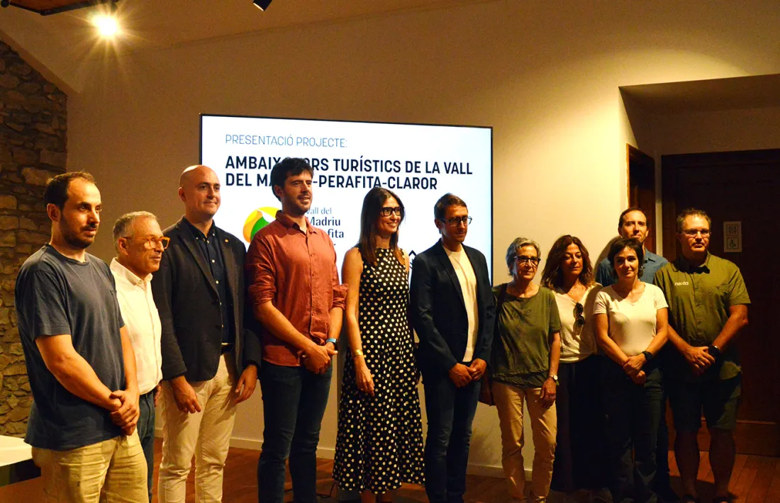  Susanna Simón i Cerni Cairat amb alguns dels ambaixadors, aquest matí a Sant Julià de Lòria.