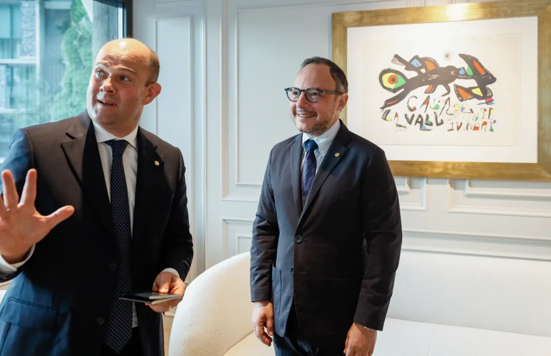 El cap de Govern, Xavier Espot, amb el representant del copríncep francès, Frédéric Rose.
