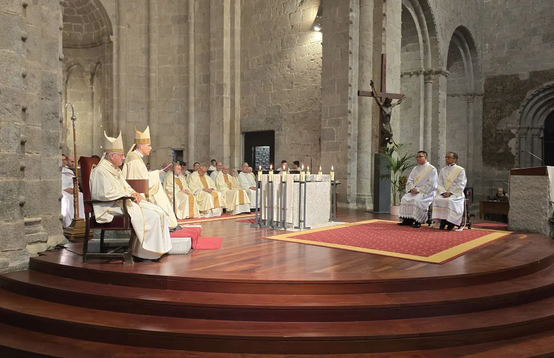 L’ordenació de Bea i Salas va durar més de dues hores.