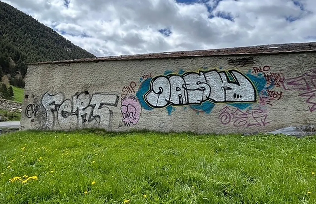 La borda a la sortida de la vall d'Inclés on es preveu portar a terme la intervenció artística.