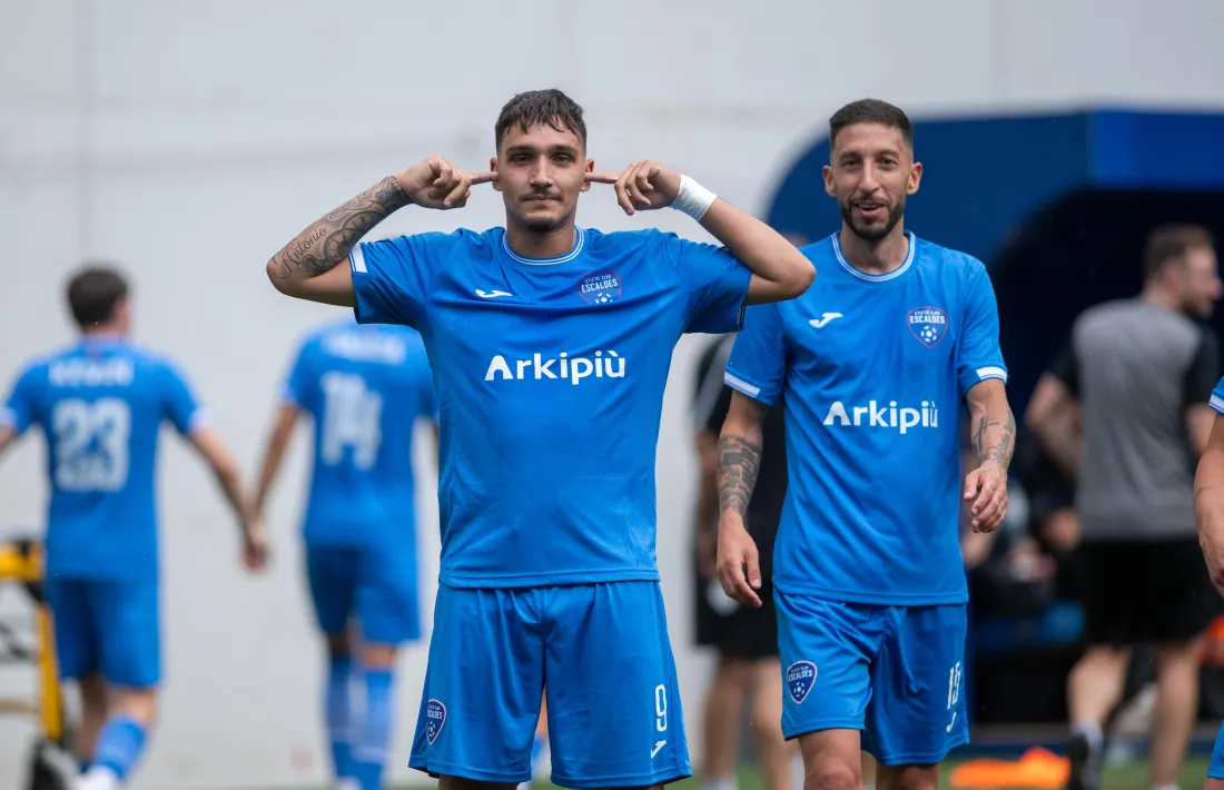 Borja Morales celebra el segon gol que donava el triomf a l'Atlètic Club Escaldes.