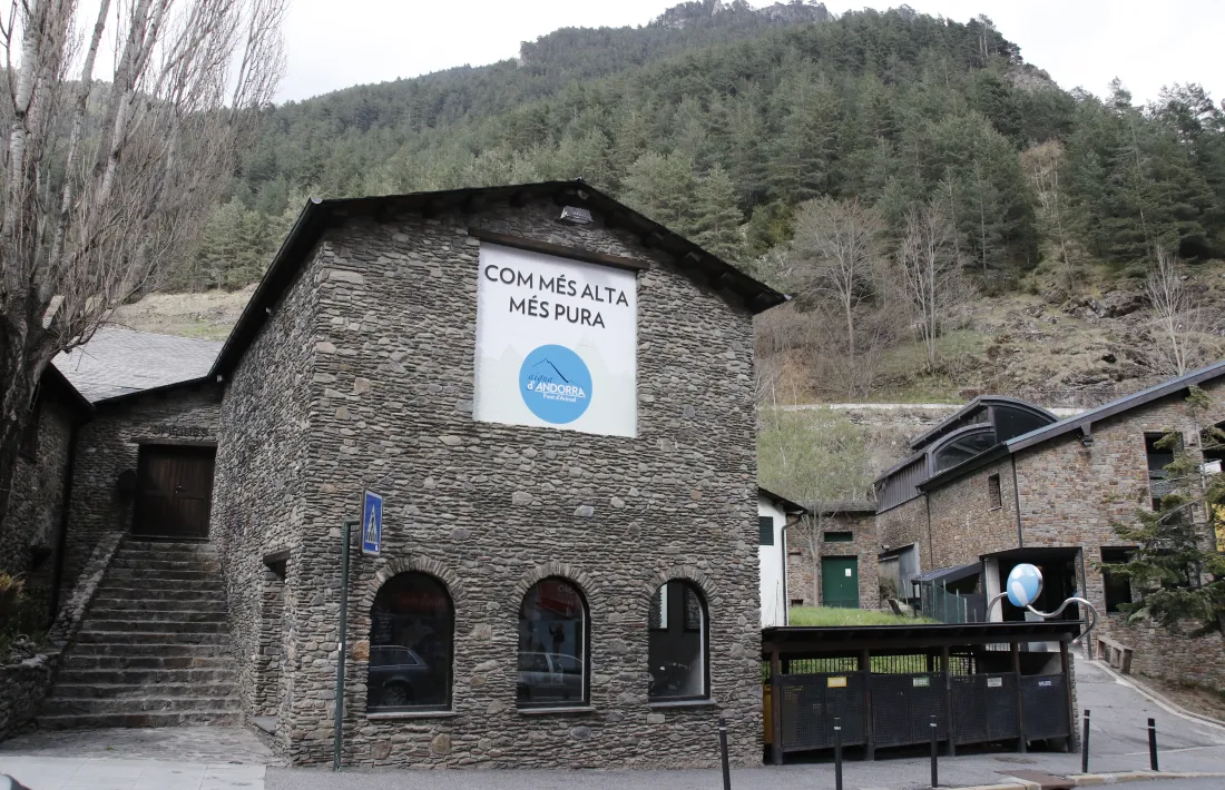 Comencen els treballs sobre el terreny de la investigació oficial de la contaminació
