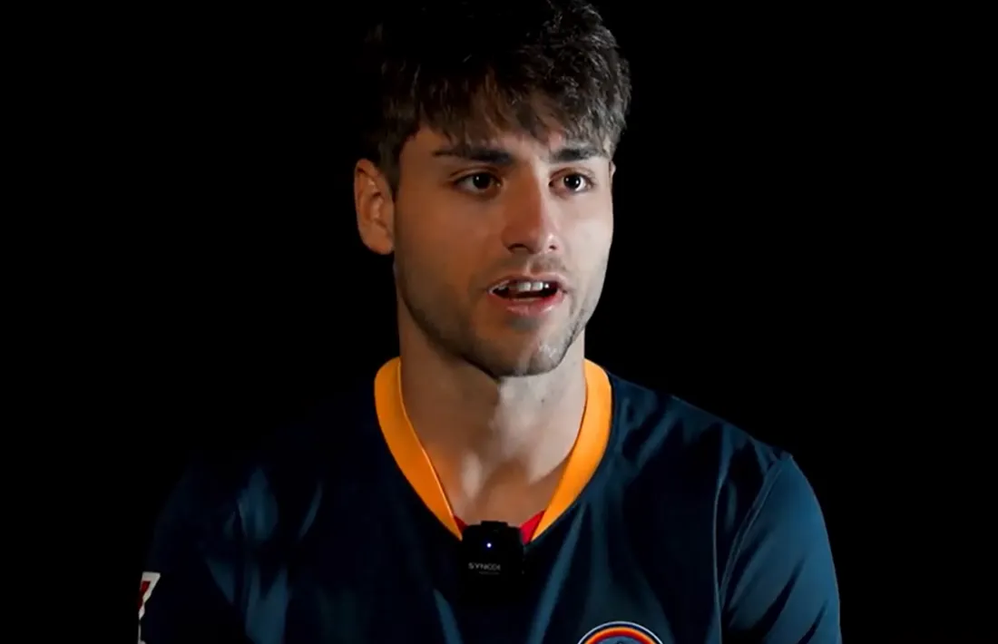 El migcampista madrileny Hugo Solazábal durant l’entrevista.