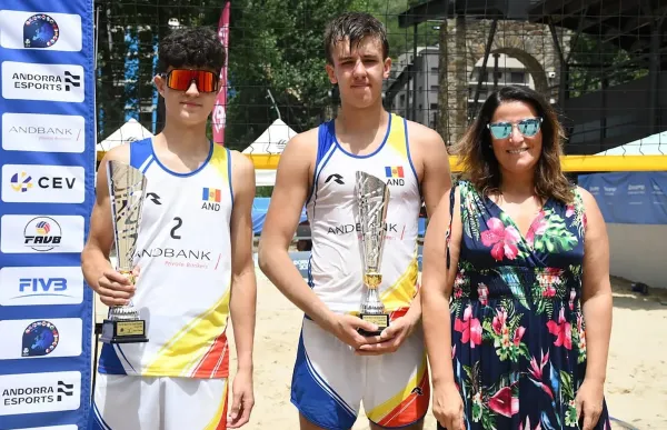 p. 22 2 volei platja
