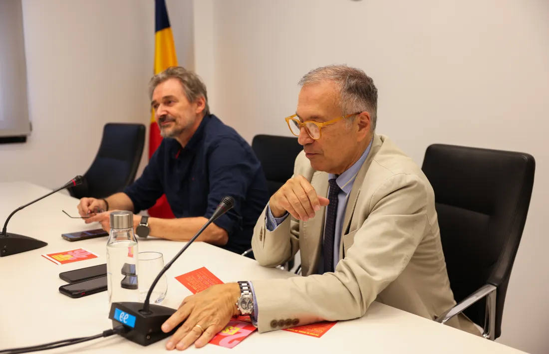El president de l’Esbart Santa Anna, Manel Rodríguez, amb el conseller de Cultura d'Escaldes-Engordany, Valentí Closa.
