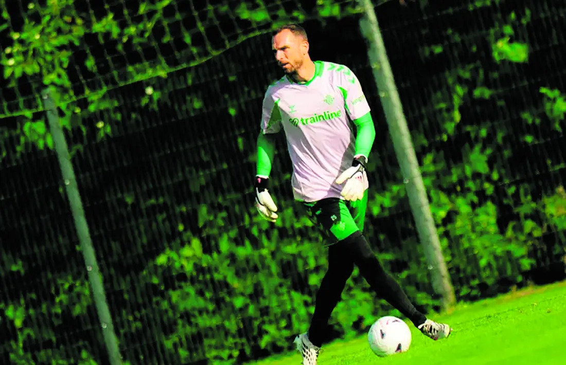 Pau López en un entrenament de pretemporada amb el Betis.