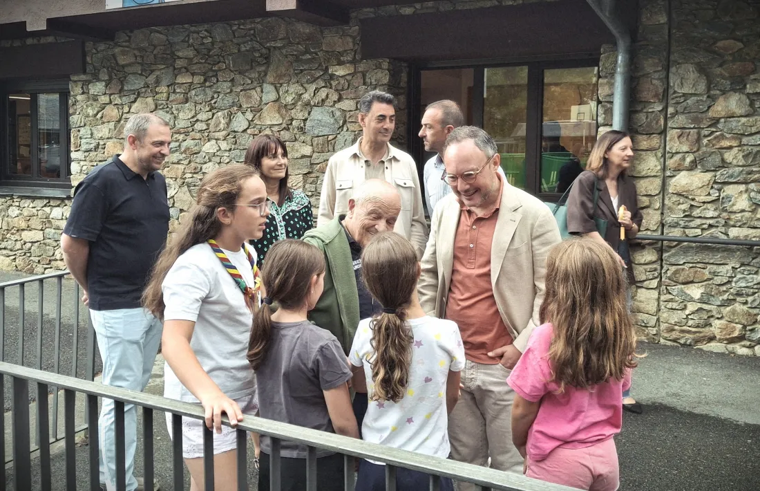 Un moment de la trobada amb la jovenalla d'AINA.