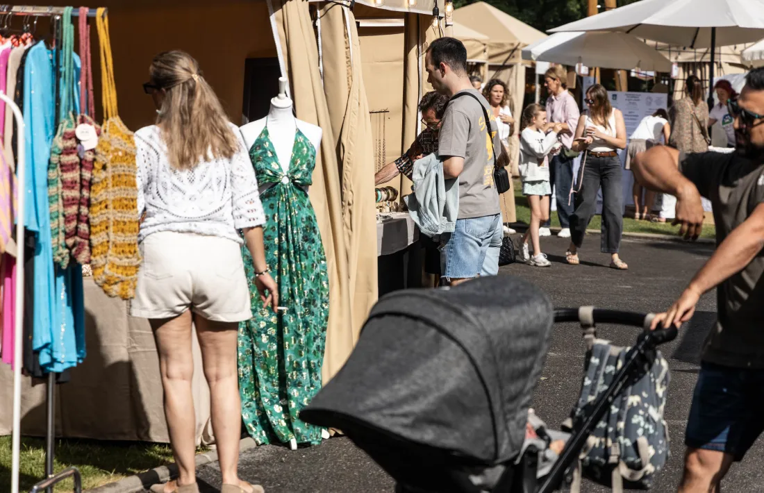 Públic assistent a la Serenalla Market.