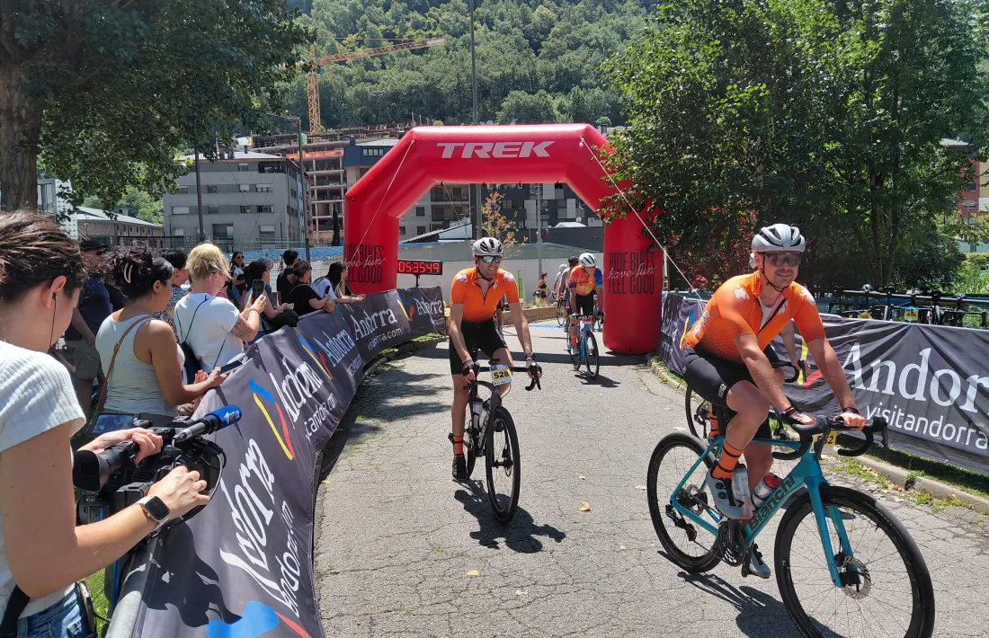 Participants del tercer recorregut arribant al Parc Central.