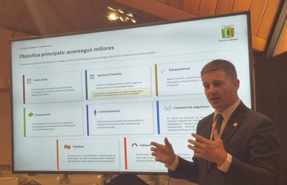 El cònsol menor, Roger Fité, presentant el nou pla de pensions.