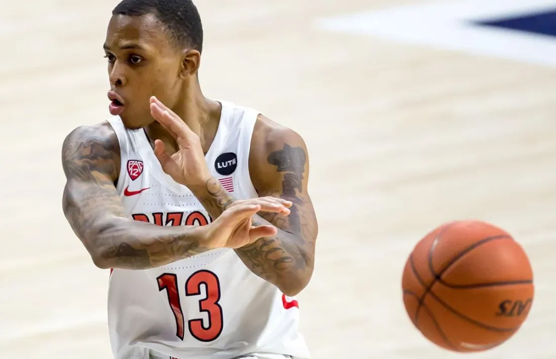 James Akinjo, el nou base.