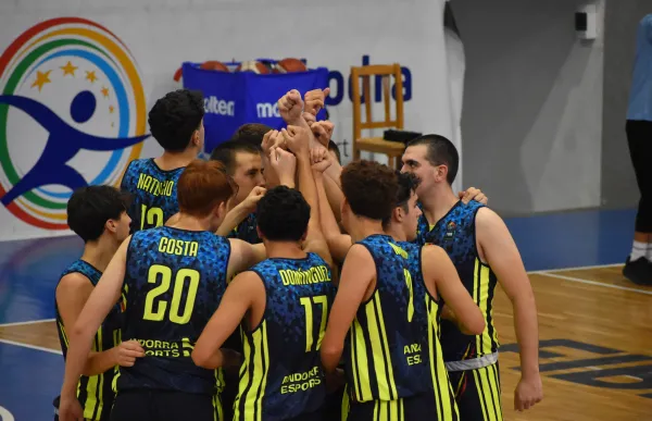 p. 22 seleccio u18 vs armenia foto fiba