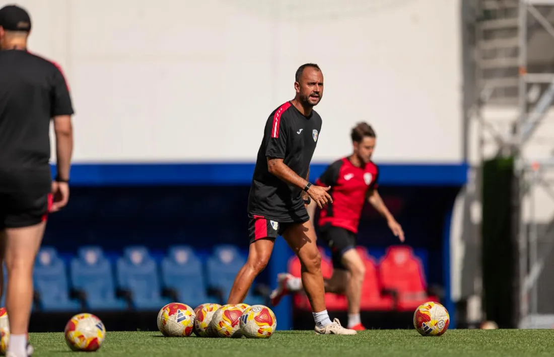 Víctor Vázquez, tècnic de l’FC.