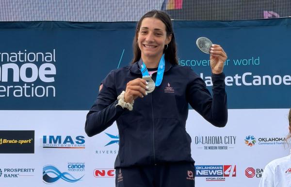 p. 22 monica doria plata al mundial foto facc