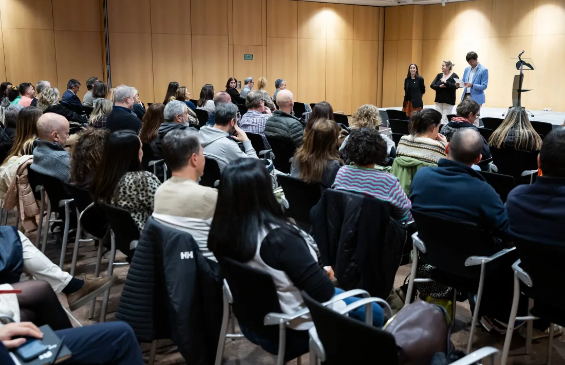 La reunió de la corporació amb el personal per explicar el programa de jubilació voluntària.