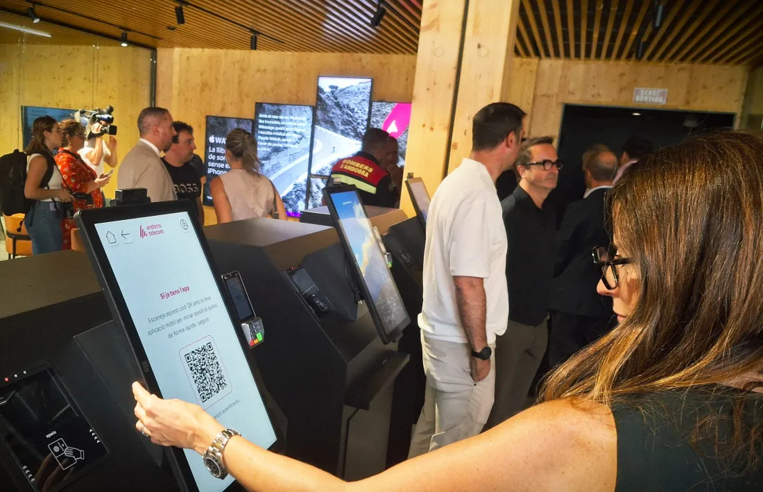 L'interior de la botiga és, gairebé en la seva totalitat, de fusta.