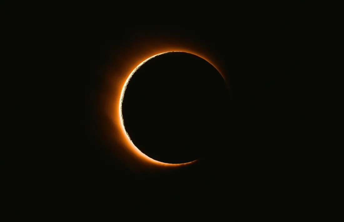 Així és com es veuria un eclipsi solar parcial al 99%.