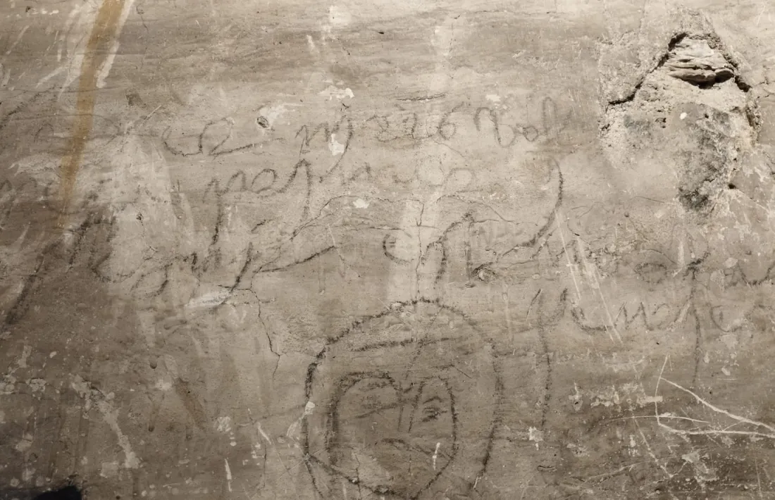 Grafiti amb el deute del prevere.