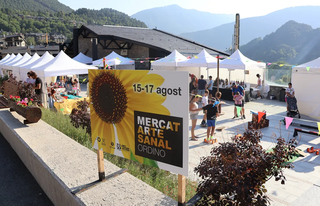 Una edició anterior del Mercat Artesanal d'Ordino.