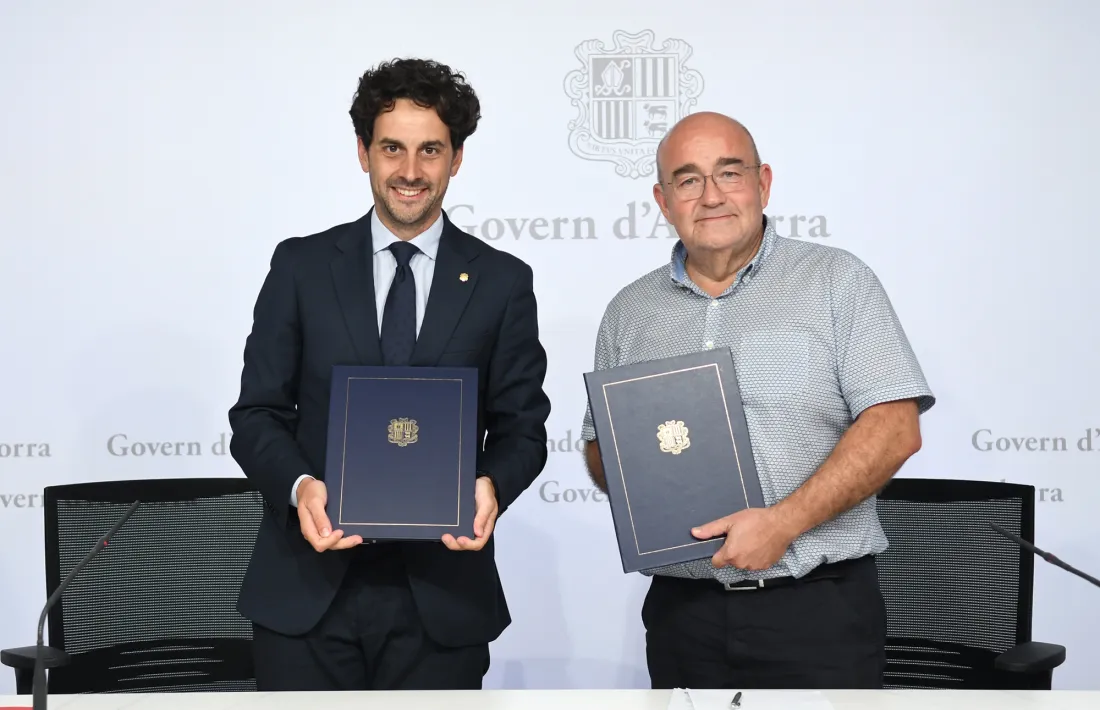 Guillem Casal i Jesús Robinat després de la signatura del conveni.